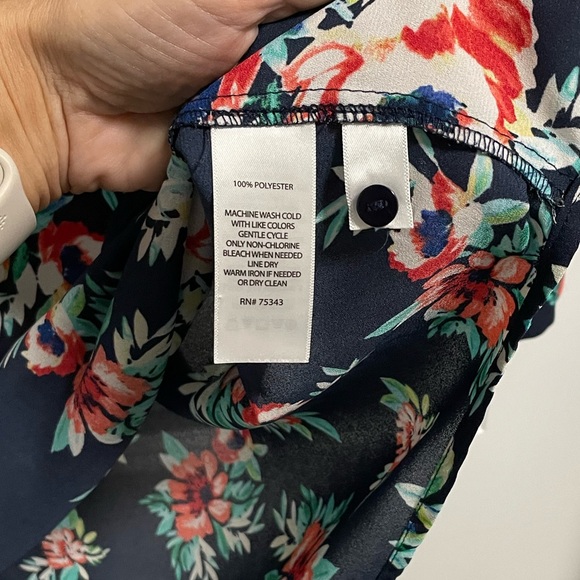 Cynthia Rowley Blouse Size M navy floral print - Picture 4 of 4